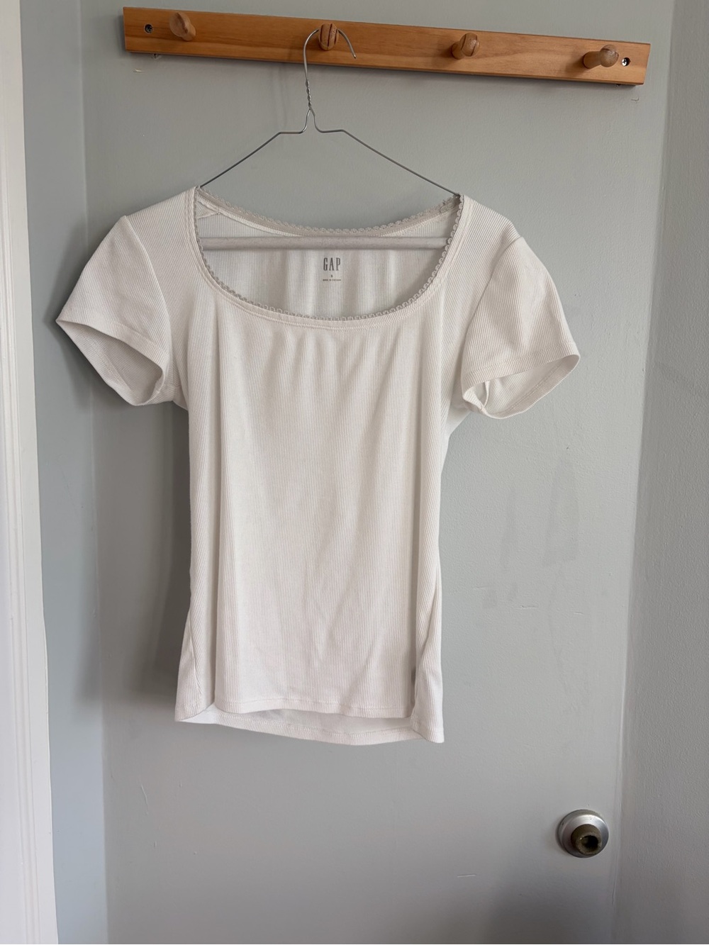 GAP White Scoop Neck Top